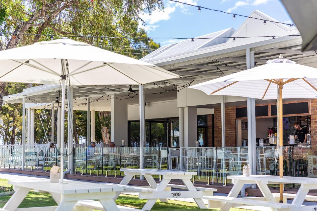 Bribie Island Hotel Bellara Buitenkant foto