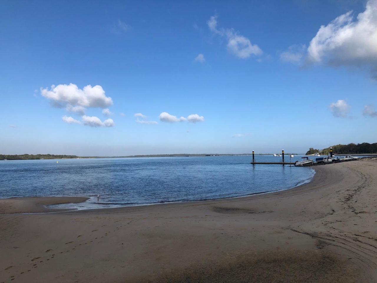 Bribie Island Hotel Bellara Buitenkant foto
