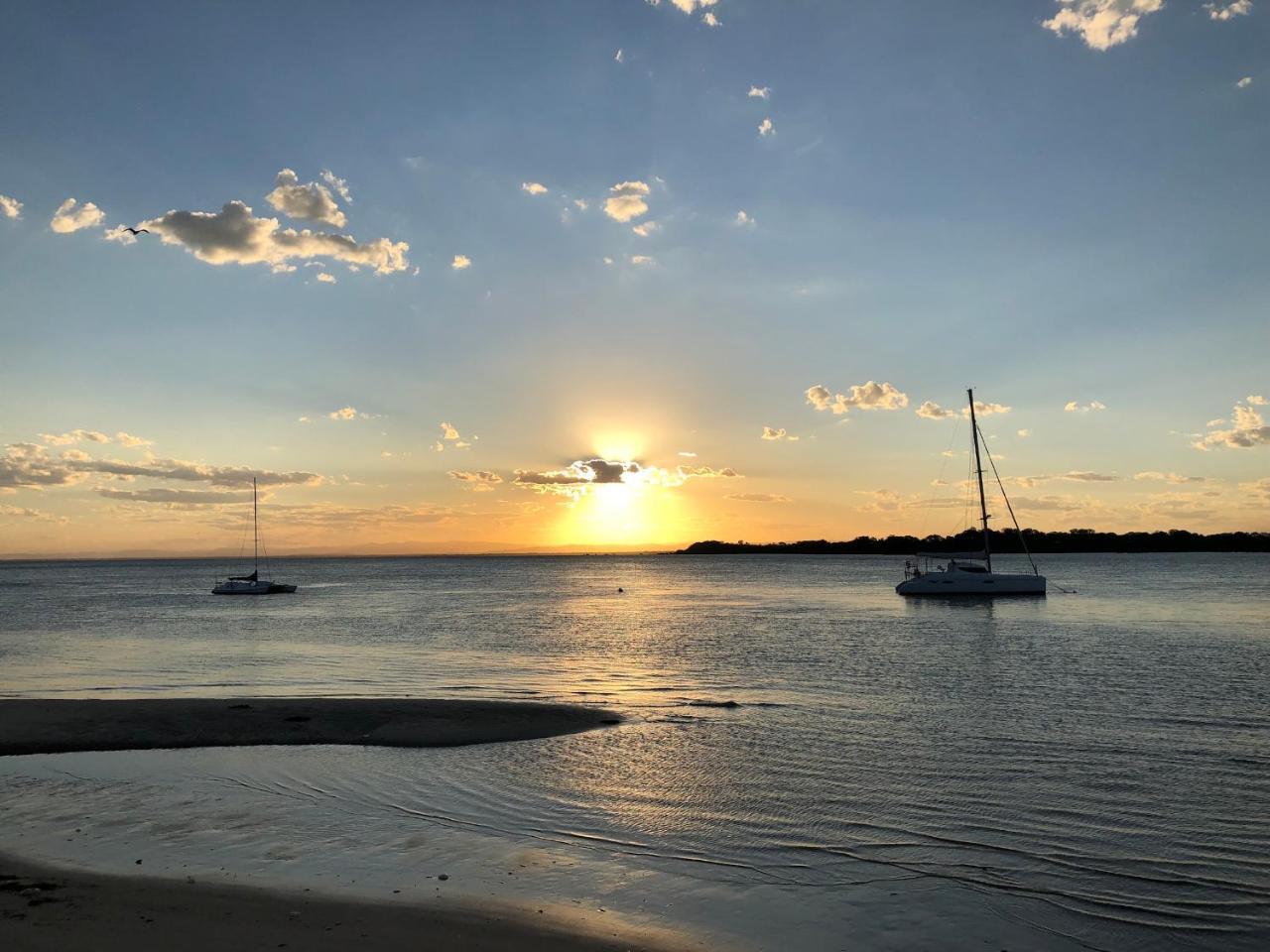 Bribie Island Hotel Bellara Buitenkant foto